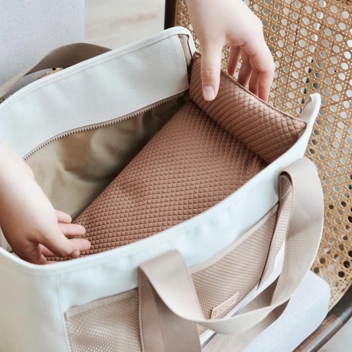 Lambwolf Collective - Subway Pet Carrier