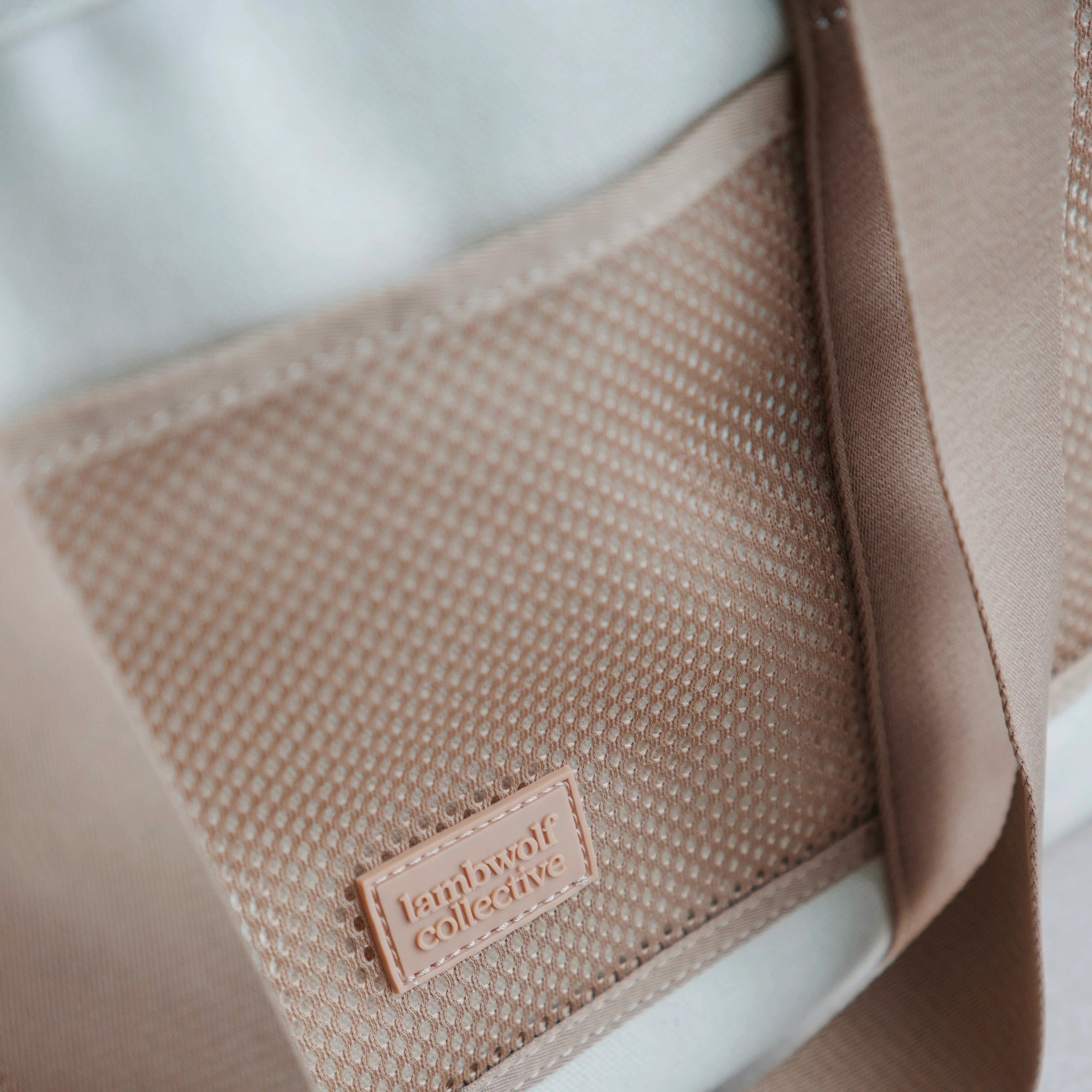 Lambwolf Collective - Subway Pet Carrier