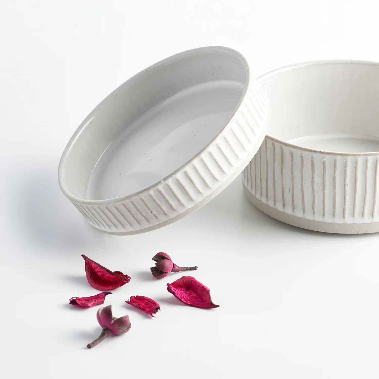 Animals In Charge - White Scalloped Food Bowl