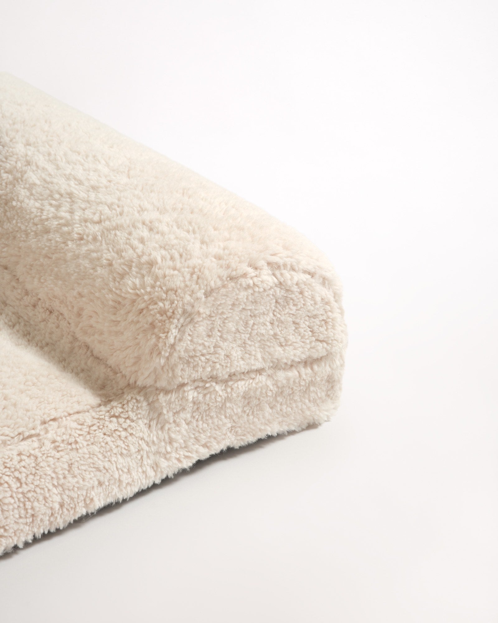 Hommey Faux Fur Pet Bed - Marshmallow